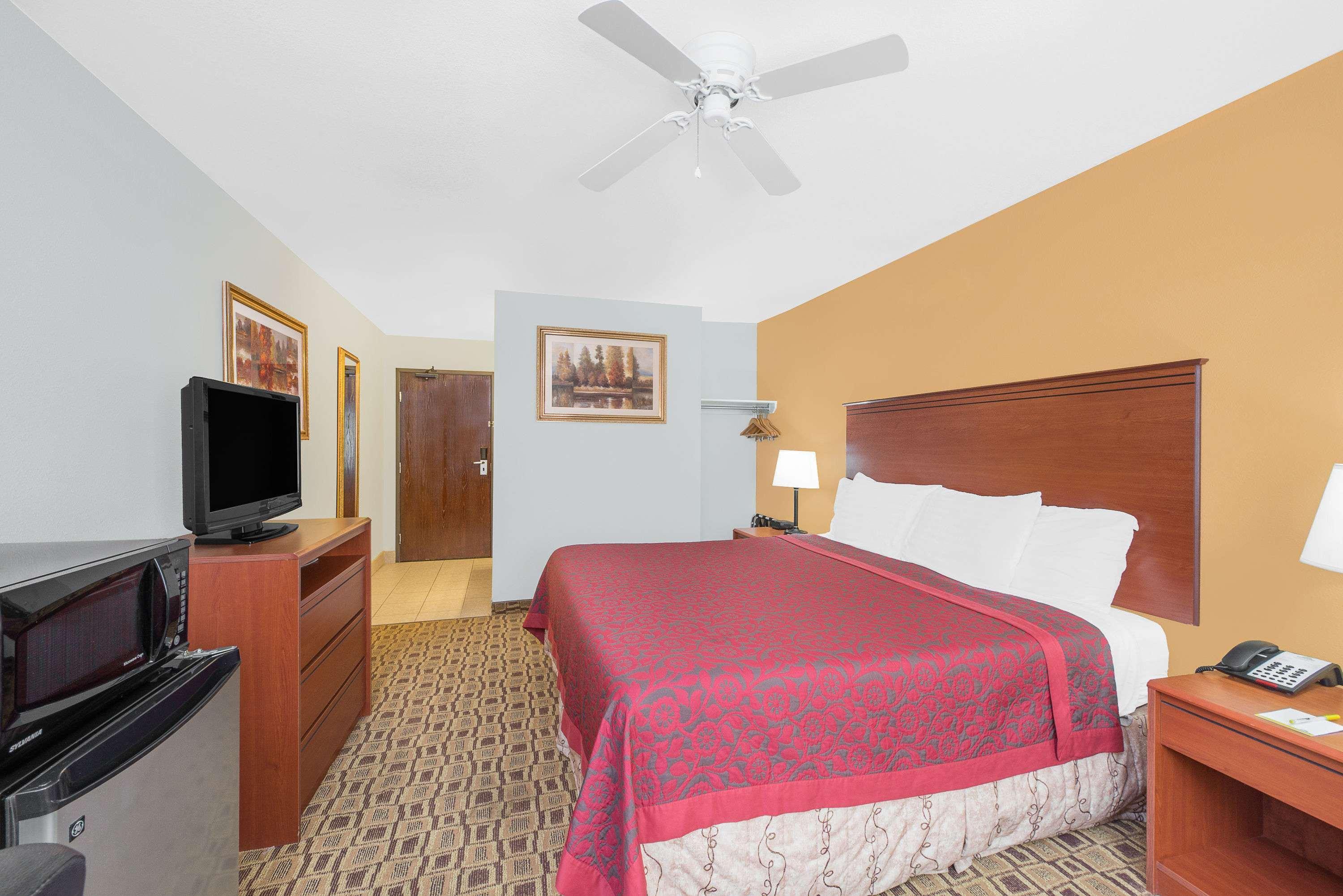 Days Inn By Wyndham Lamar Exterior foto